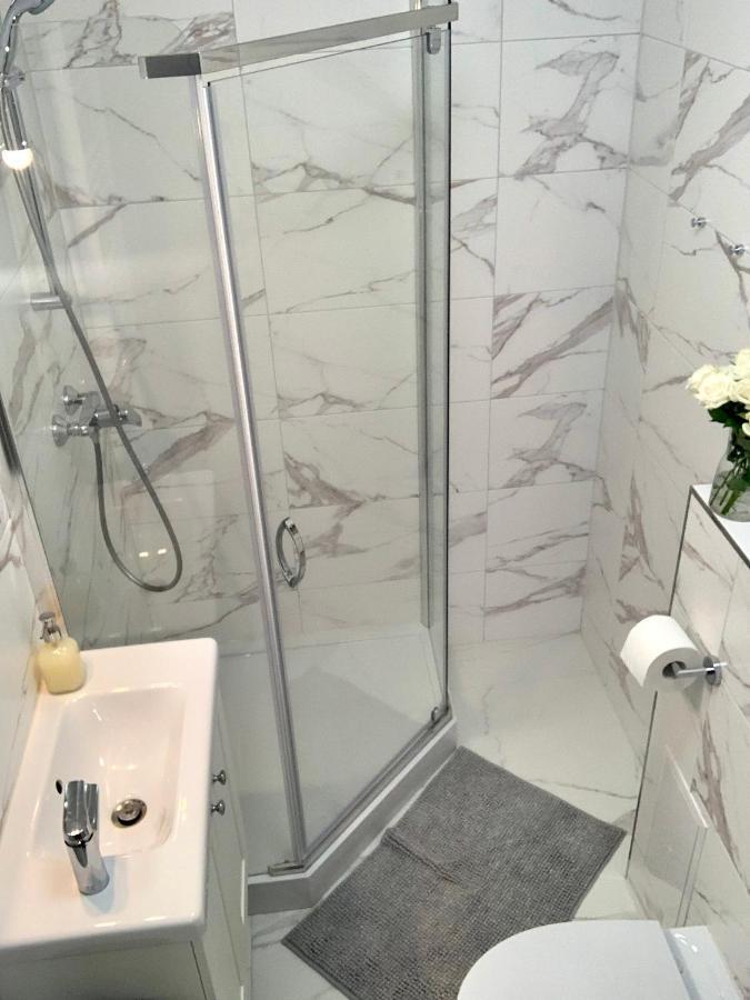 Hotel, Apartament Pod Zlotym Lwem W Samym Centrum Miasta Z Darmowym Parkingiem VII Kłodzko Exteriör bild
