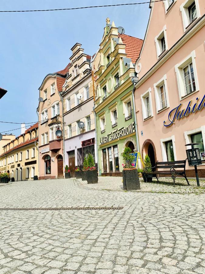 Hotel, Apartament Pod Zlotym Lwem W Samym Centrum Miasta Z Darmowym Parkingiem VII Kłodzko Exteriör bild